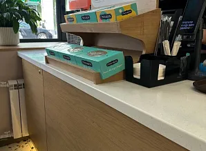 Барная стойка и мебель для кафе-пекарни Cinnabon на Покровке Фото 6