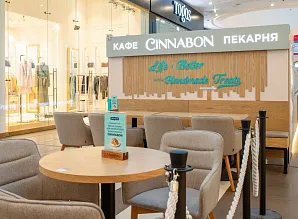 Барная стойка и мебель для кафе-пекарни Cinnabon в ТРЦ «Галерея» в Санкт-Петербурге Фото 17