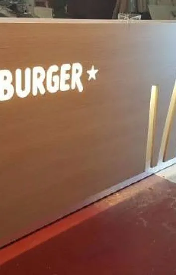 Производство барной стойки для бургерного ресторана Hesburger