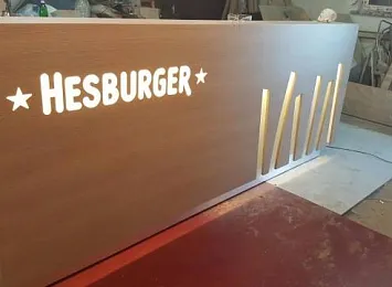 Производство барной стойки для бургерного ресторана Hesburger