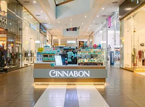 Барная стойка и мебель для кафе-пекарни Cinnabon в ТРЦ «Галерея» в Санкт-Петербурге Фото 7