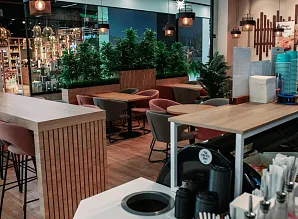 Барная стойка и мебель для кафе-пекарни Cinnabon в ТРЦ Экопарк в Санкт-Петербурге Фото 36