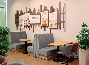 Барная стойка и мебель для кафе-пекарни Cinnabon в ТЦ «Парк Молл» в Санкт-Петербурге Фото 12