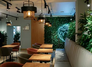 Барная стойка и мебель для кафе-пекарни Cinnabon на Среднем проспекте В.О. Фото 13