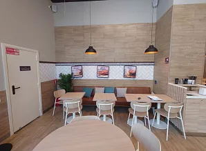 Барная стойка и мебель для кафе-пекарни Cinnabon в Казахстане Фото 4