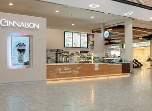 Барная стойка и мебель для кафе пекарни Cinnabon в ТРЦ МЕГА Дыбенко Фото 14