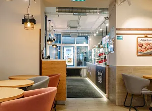 Барная стойка для кафе-пекарни Cinnabon на Сенной площади в Санкт-Петербурге Фото 27