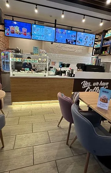 Барная стойка и мебель для кафе-пекарни Cinnabon в Москве