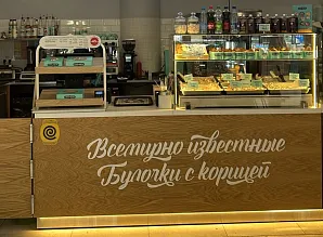 Барная стойка и мебель для кафе-пекарни Cinnabon в ТЦ «Место встречи Ангара» Фото 3