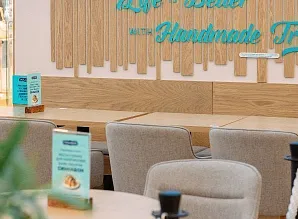 Барная стойка и мебель для кафе-пекарни Cinnabon в ТРЦ «Галерея» в Санкт-Петербурге Фото 13