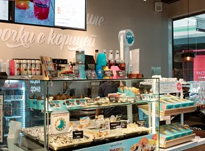 Барная стойка и мебель для кафе-пекарни Cinnabon в ТЦ Жемчужная Плаза Фото 21