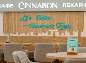 Барная стойка и мебель для кафе-пекарни Cinnabon в ТРЦ «Галерея» в Санкт-Петербурге Фото 31