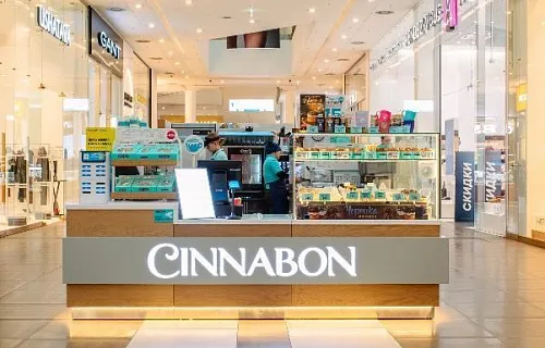 Барная стойка и мебель для кафе-пекарни Cinnabon в ТРЦ «Галерея» в Санкт-Петербурге