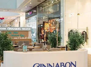 Барная стойка и мебель для кафе-пекарни Cinnabon в ТРЦ «Галерея» в Санкт-Петербурге Фото 15