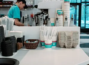 Барная стойка и мебель для кафе-пекарни Cinnabon в ТРЦ Экопарк в Санкт-Петербурге Фото 17