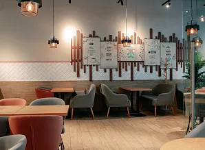 Барная стойка и мебель для кафе-пекарни Cinnabon в Санкт-Петербурге Фото 7