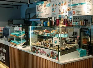 Барная стойка и мебель для кафе-пекарни Cinnabon на Среднем проспекте В.О. Фото 25