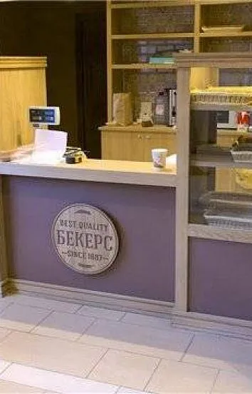 Установка мебели в кафе-пекарне «Бекерс» на Ленинском проспекте в г. Москва