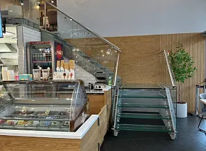 Производство барной стойки и нестандартной мебели для кафе-пекарни Cinnabon в ТРК Мозаика Фото 16