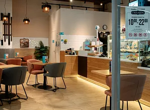 Барная стойка для кафе-пекарни Cinnabon в ТРК Прометей Фото 3