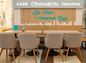 Барная стойка и мебель для кафе-пекарни Cinnabon в ТРЦ «Галерея» в Санкт-Петербурге Фото 23