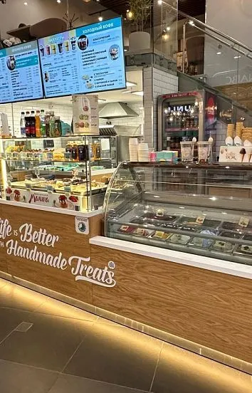 Производство барной стойки и нестандартной мебели для кафе-пекарни Cinnabon в ТРК Мозаика