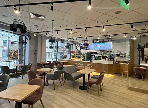 Барная стойка и мебель для кафе-пекарни Cinnabon в Казани Фото 2