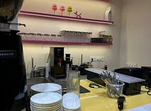 Барная стойка и дизайнерская мебель для кафе ПэПэ в ТРЦ Афимолл г. Москва Фото 10