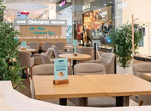 Барная стойка и мебель для кафе-пекарни Cinnabon в ТРЦ «Галерея» в Санкт-Петербурге Фото 25