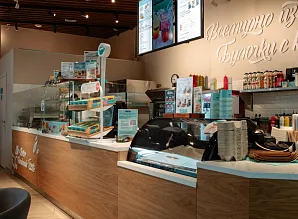 Барная стойка и мебель для кафе-пекарни Cinnabon в ТЦ Жемчужная Плаза Фото 5