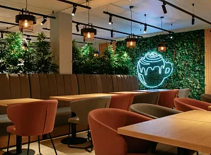 Барная стойка и мебель для кафе-пекарни Cinnabon на Среднем проспекте В.О. Фото 9