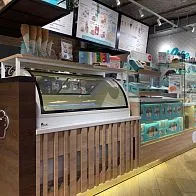 Производство мебели и барной стойки для кафе-пекарни Cinnabon на Лиговском