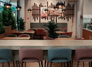 Барная стойка и мебель для кафе-пекарни Cinnabon в ТРЦ Экопарк в Санкт-Петербурге Фото 34