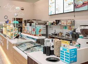 Барная стойка и мебель для кафе пекарни Cinnabon в ТРЦ МЕГА Дыбенко Фото 25