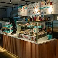 Барная стойка и мебель для кафе-пекарни Cinnabon на Среднем проспекте В.О.
