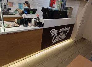Барная стойка и мебель для кафе-пекарни Cinnabon в Москве Фото 6