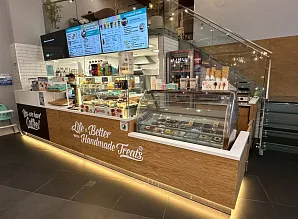 Производство барной стойки и нестандартной мебели для кафе-пекарни Cinnabon в ТРК Мозаика Фото 2