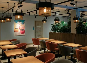 Барная стойка и мебель для кафе-пекарни Cinnabon на Среднем проспекте В.О. Фото 20