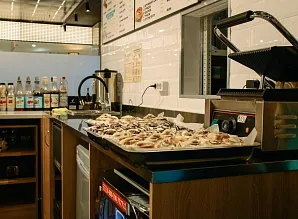 Барная стойка для кафе-пекарни Cinnabon в ТРК Меркурий Фото 5