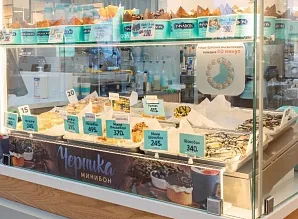 Барная стойка и мебель для кафе-пекарни Cinnabon в ТРЦ «Галерея» в Санкт-Петербурге Фото 9