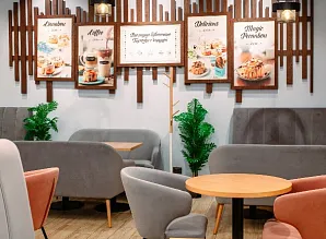 Барная стойка и мебель для кафе-пекарни Cinnabon в ТЦ Европолис в Санкт-Петербурге Фото 7