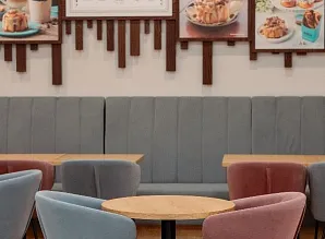 Барная стойка и мебель для кафе пекарни Cinnabon в ТРЦ МЕГА Дыбенко Фото 30