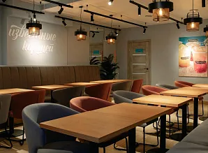 Барная стойка и мебель для кафе-пекарни Cinnabon на Среднем проспекте В.О. Фото 18