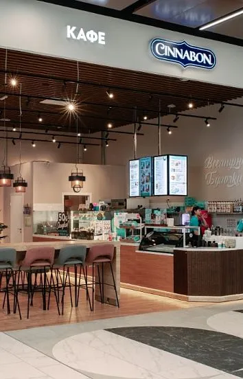 Барная стойка и мебель для кафе-пекарни Cinnabon в ТРЦ Экопарк в Санкт-Петербурге
