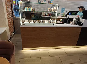 Барная стойка и мебель для кафе-пекарни Cinnabon в Москве Фото 7