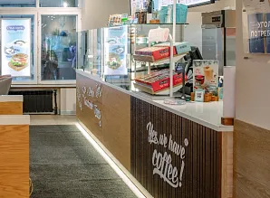 Барная стойка для кафе-пекарни Cinnabon на Сенной площади в Санкт-Петербурге Фото 24