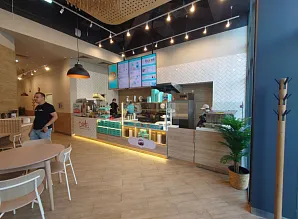 Барная стойка и мебель для кафе-пекарни Cinnabon в Казахстане Фото 2