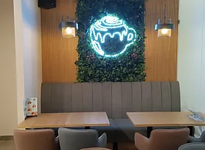 Барная стойка и мебель для кафе-пекарни Cinnabon в Москве Фото 11