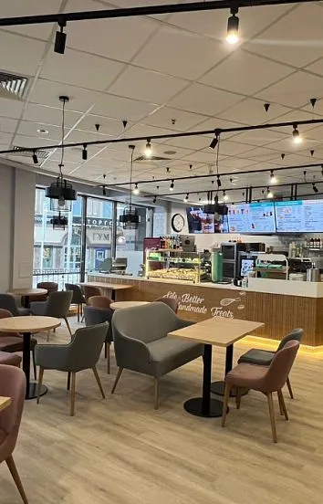 Барная стойка и мебель для кафе-пекарни Cinnabon в Казани
