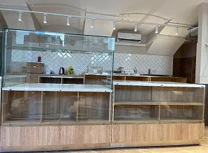 Барная стойка для кафе-пекарни Cinnabon в Санкт-Петербурге Фото 3